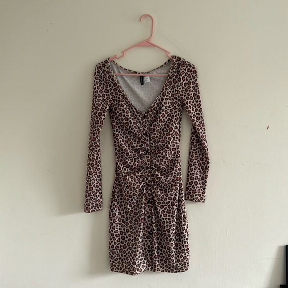 H&M leopard button-front mini dress - Picture 4 of 4
